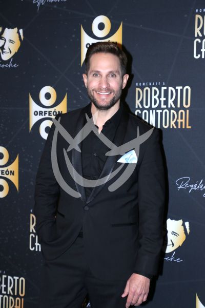 Paco Di María homenajea a don Roberto