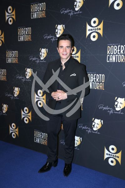 Roberto Cantoral Jr de homenaje