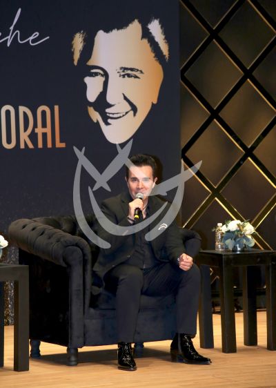 Roberto Cantoral Jr de homenaje