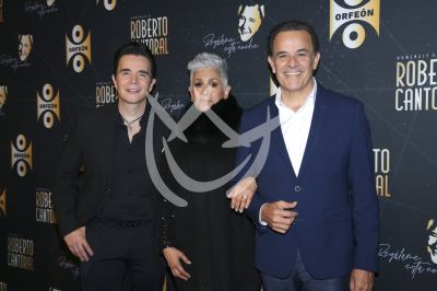 Roberto Cantoral Jr de homenaje