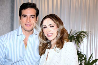 Danilo Carrera y Jacqueline Bracamontes a Miss Universe