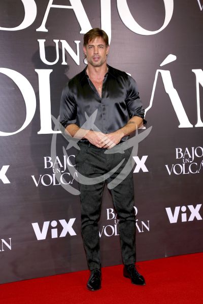 William Levy en Bajo un Volcán