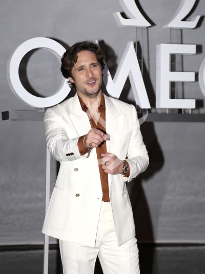 Diego Boneta da la hora
