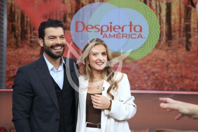 Adrián Di Monte y novia en DA