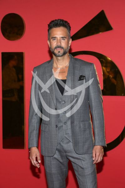 José Ron con Quién