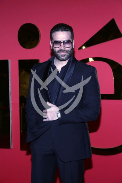 Alejandro Nones con Quién