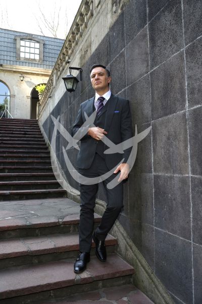 Alejandro de la Madrid con Lobo