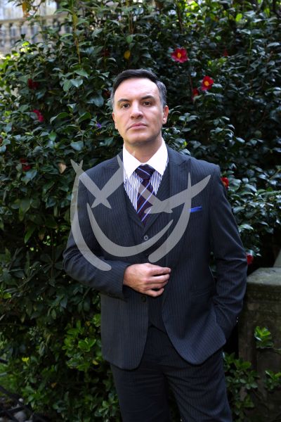 Alejandro de la Madrid con Lobo