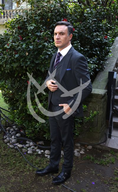 Alejandro de la Madrid con Lobo