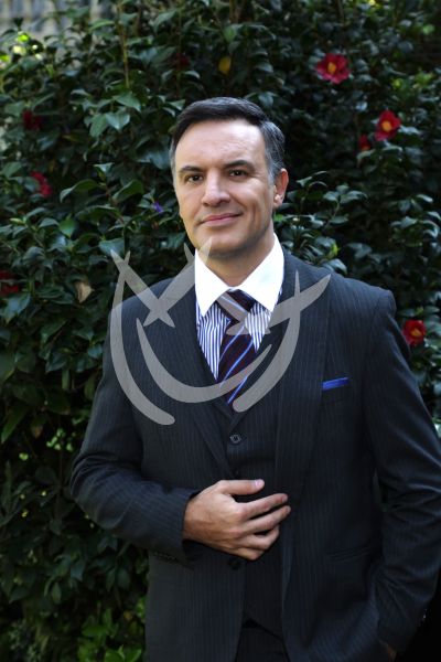 Alejandro de la Madrid con Lobo