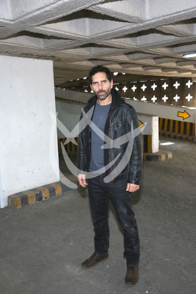 Arap Bethke en locación