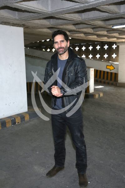 Arap Bethke en locación