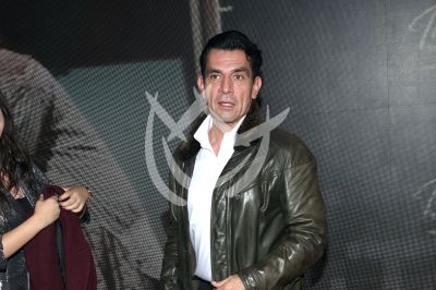 Jorge Salinas y Elizabeth Álvarez con Tina