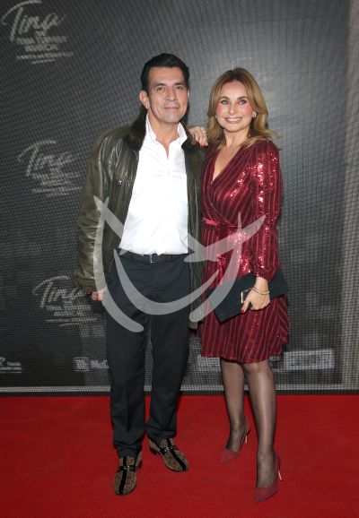 Jorge Salinas y Elizabeth Álvarez con Tina