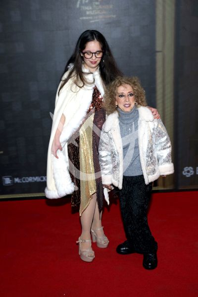 Violeta Isfel y María Elena Saldaña con Tina