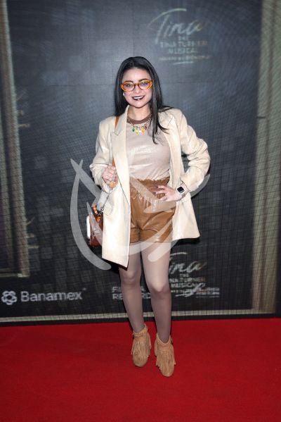 Violeta Isfel con Tina