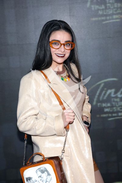 Violeta Isfel con Tina