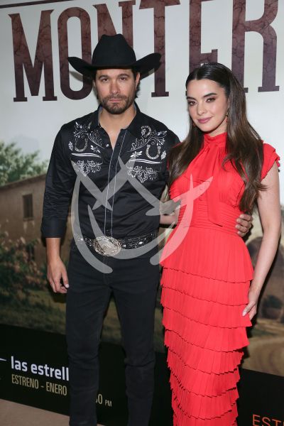 Brandon Peniche y Scarlet Gruber con Doménica