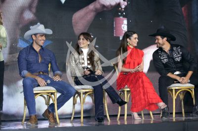 Brandon Peniche y Scarlet Gruber con Doménica