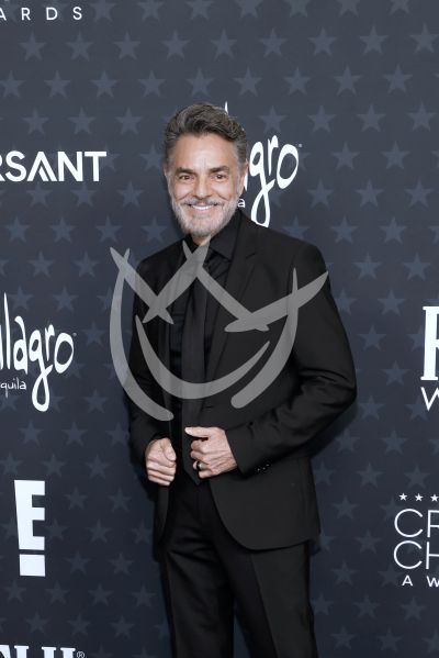 Eugenio Derbez en los Critics Choice Awards