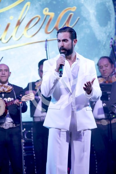 Ernesto D'Alessio con Los Aguilera