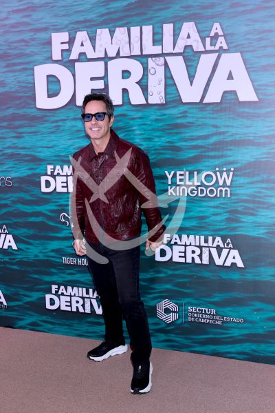 Mauricio Islas a la Deriva