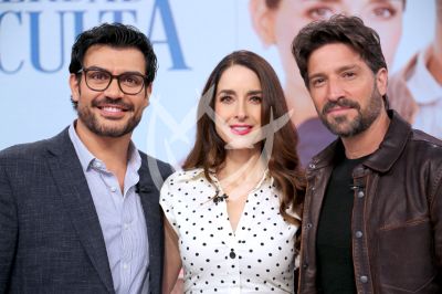 Susana entre galanes en DA