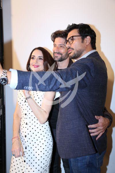 Susana entre galanes en DA