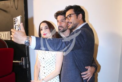 Susana entre galanes en DA