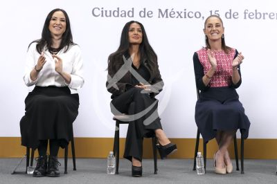 Salma Hayek y Claudia Sheinbaum