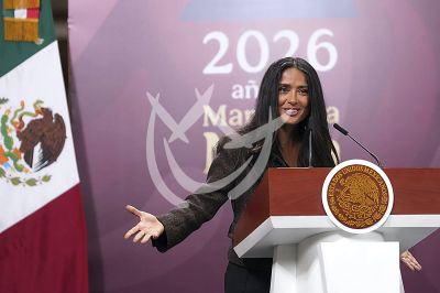 Salma Hayek por la presidenta Mx
