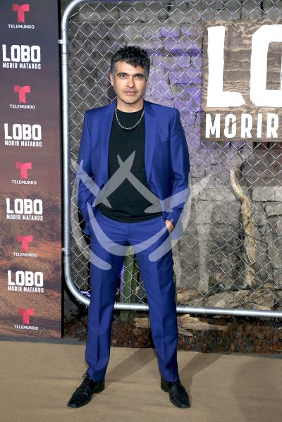 Evan Regueira con Lobo