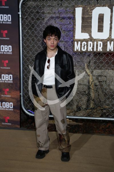 Diego Enriquez con Lobo