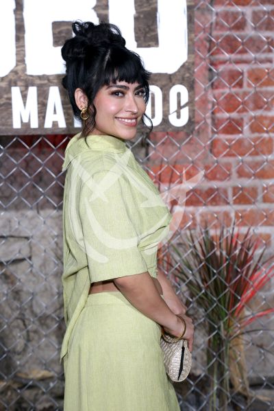 Luzero Cardoza con Lobo