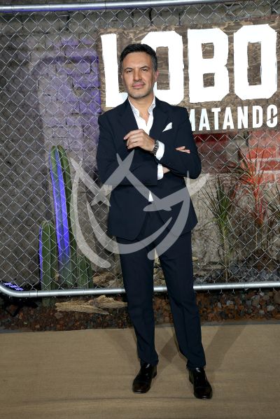 Alex de la Madrid con Lobo