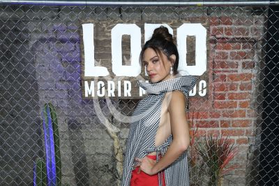 Angélica Celaya con Lobo 