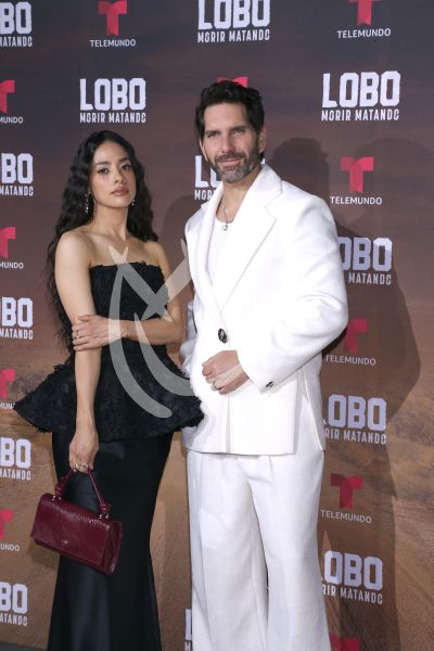 Arap Bethke, Camille y Fátima con Lobo