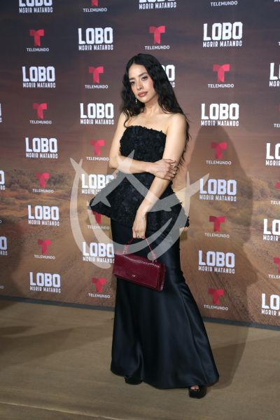 Fátima Molina con Lobo 