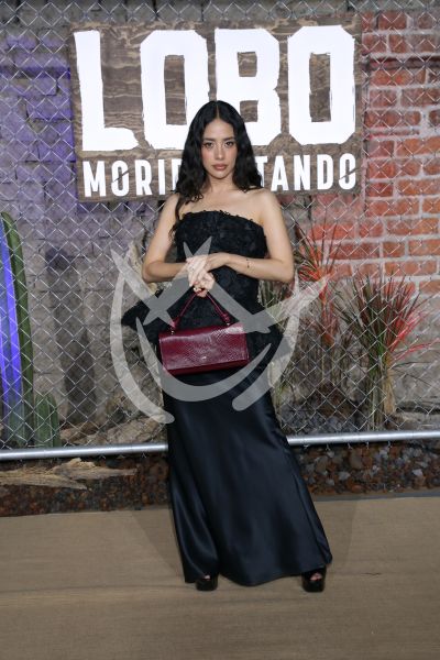 Fátima Molina con Lobo 