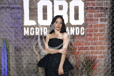 Fátima Molina con Lobo 