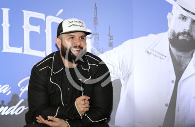 Carín León pal Mundo