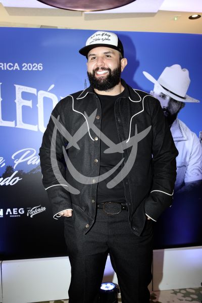 Carín León pal Mundo