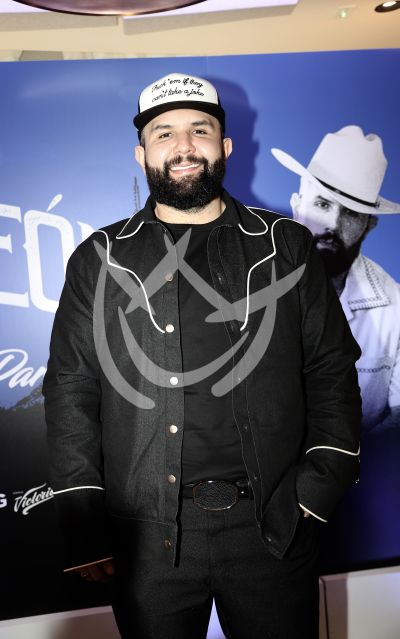 Carín León pal Mundo