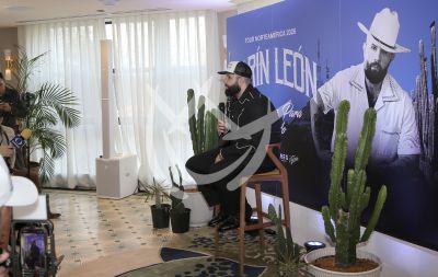 Carín León pal Mundo