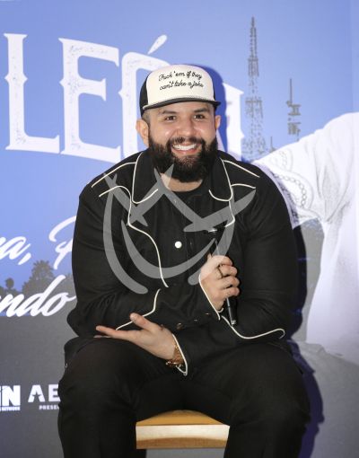 Carín León pal Mundo