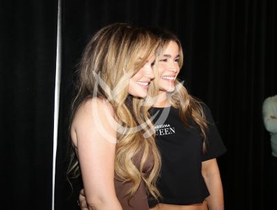 Clarissa Molina y Melody en ensayos PLN