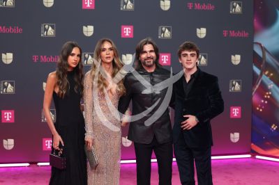 Juanes en familia en PLN