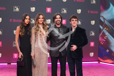 Juanes en familia en PLN