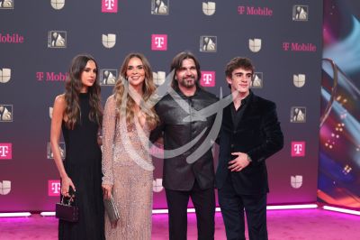 Juanes en familia en PLN