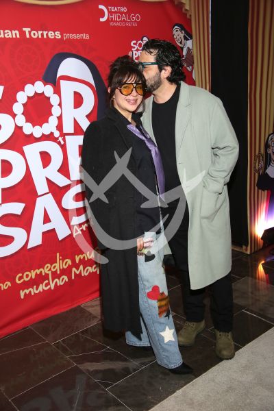 Daniela Luján y esposo en Sorpresas